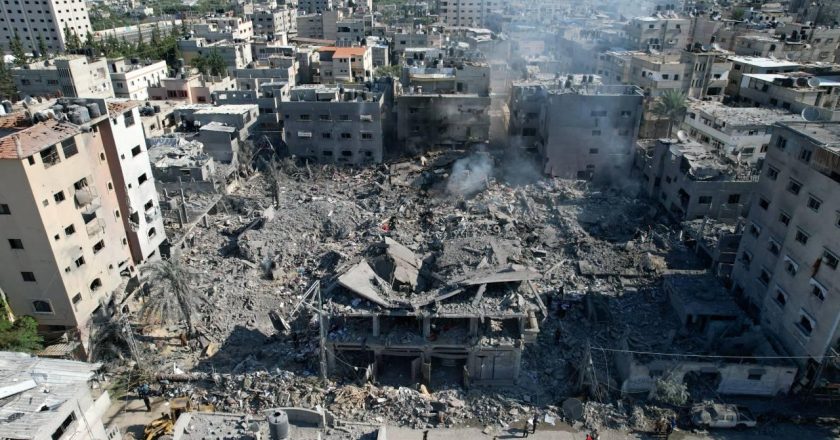 “Gazze'de 360 ​​bin bina kısmen hasar gördü veya tamamen yıkıldı.”