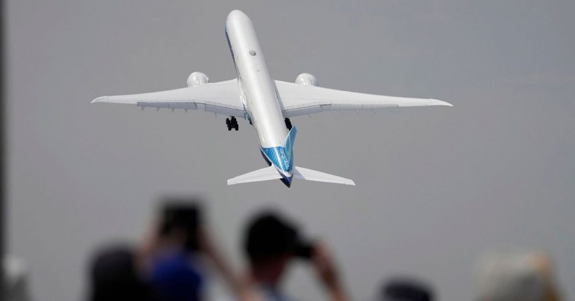 Enflasyon, yakıt maliyetleri ve karbondan arındırma: uçak bileti fiyatları artmaya devam edecek mi?