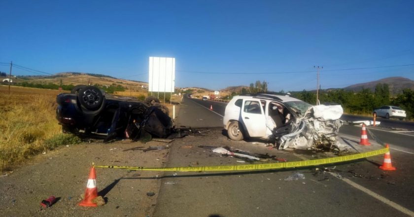 Malatya'da 3 otomobil çarpıştı: 2 ölü, 4 yaralı