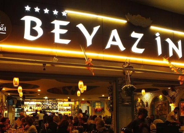 Boğaz Manzaralı Restoranlar: İstanbul’da Eşsiz Bir Deneyim