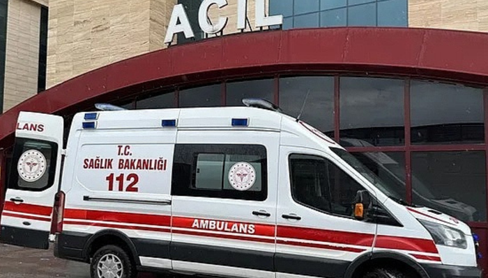 Skandal Etkinliği! Ambulanstan bir hasta ile sirenleri kapattı ve sürücüyü değiştirmeye gitti!