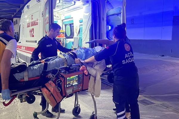 Konya’da korkunç bir kaza! Arabanın sürücüsü ağaca hitti ciddi şekilde yaralandı