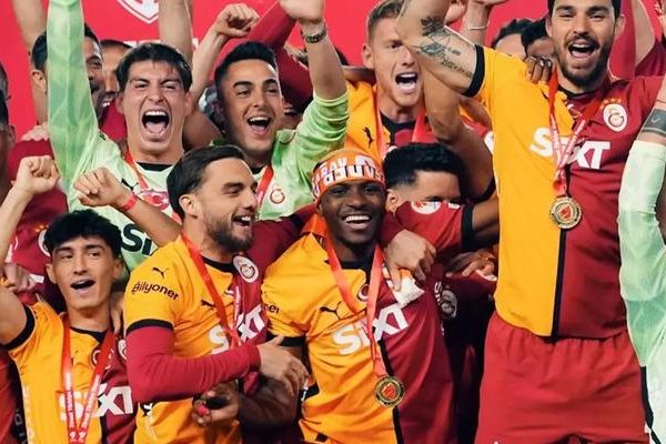 Galatasaray’ın rekoru! 48 saat içinde dev ciro: 250 binden fazla ürün satıldı