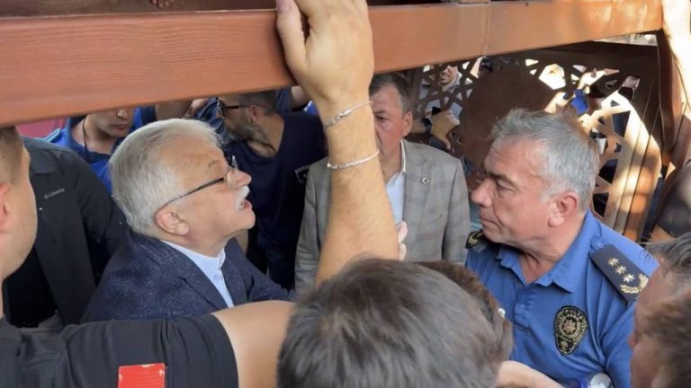 Cenaze “Tarikat” gerginlik yarattı … onu siteye gömmek istediler: “Sizi yasaya ve bakanlığa göre karar vermeye davet ediyorum” – son dakikanın Trürkiye haberleri