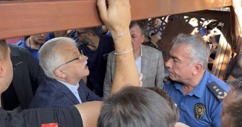 Cenaze “Tarikat” gerginlik yarattı … onu siteye gömmek istediler: “Sizi yasaya ve bakanlığa göre karar vermeye davet ediyorum” – son dakikanın Trürkiye haberleri