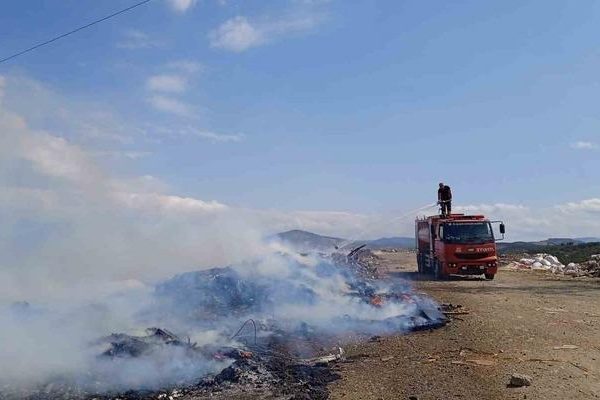 Baliekesir’de düzenli depolama alanında yok olmuş yangın