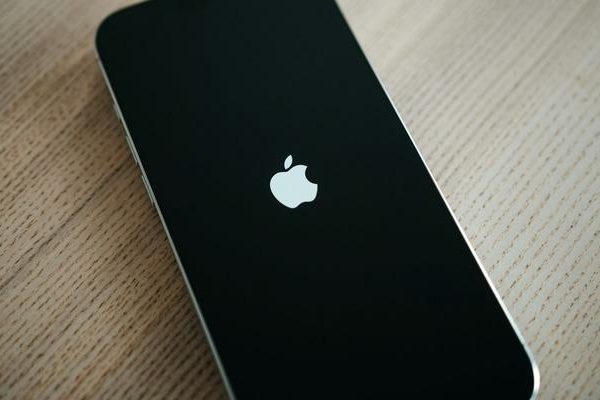 iOS 26 yalnız gelmedi: Apple da iOS 18.7’yi yayınladı! İşte yenilikler