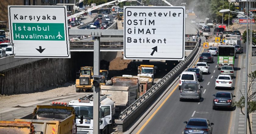 Ankara kapalı trafikte işe yaramaz yol çalışıyor