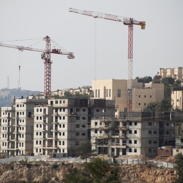 Soykırımcı İsrail, Doğu Kudüs’ün güneyinde 1.300 yeni yasadışı yerleşim birimini onayladı