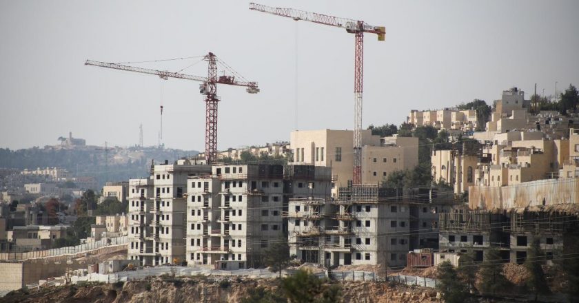 Soykırımcı İsrail, Doğu Kudüs’ün güneyinde 1.300 yeni yasadışı yerleşim birimini onayladı