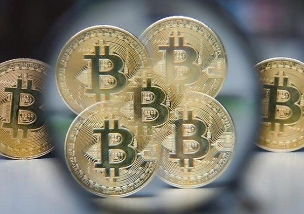 Bitcoin haziran ayından bu yana ilk kez psikolojik sınıra düştü