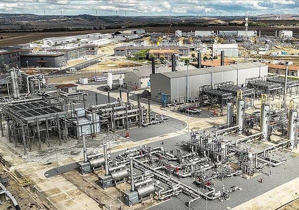 Bakan Bayraktar: Doğal gaz depoları yüzde 100 doluluğa ulaştı