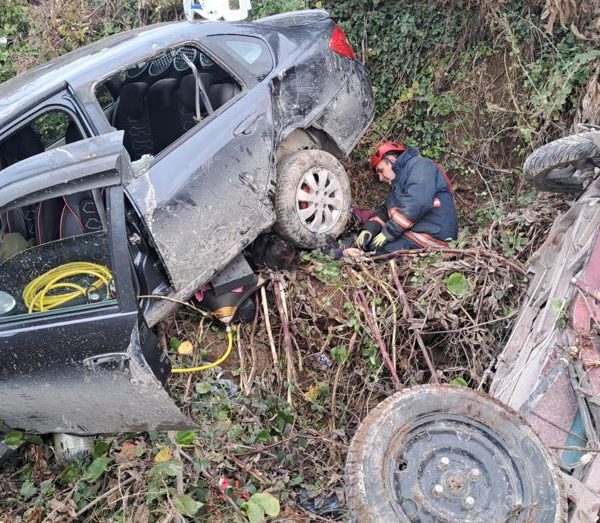 Otomobilin çarptığı üç tekerlekli motosikletin sürücüsü ve yolcusu hayatını kaybetti