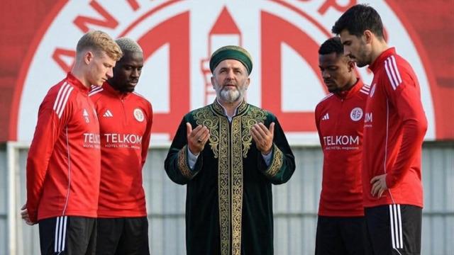 Galatasaray maçı öncesi Antalyaspor’da ‘okunmuş su’ krizi!